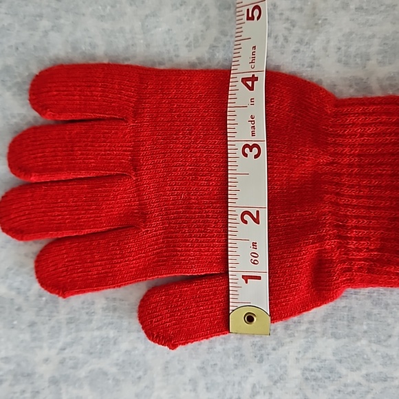 Free Add-on kid's red winter gloves - Picture 4 of 4